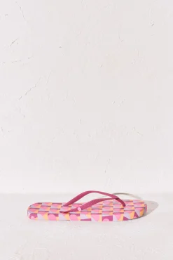 Chinelos de dedo estampado geométrico rosa