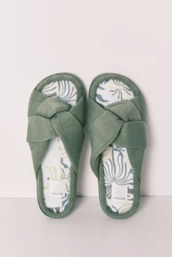 Chinelos de quarto com nó verde