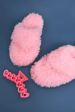 Chinelos de quarto em borrego rosa