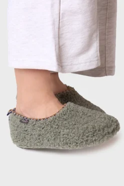 Chinelo tipo babucha em borrego