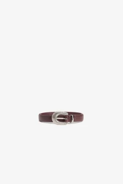 Cinto vermelho fivela metálica