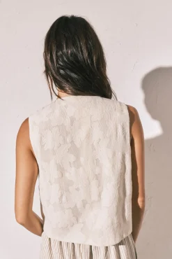 Colete em crochet com laços