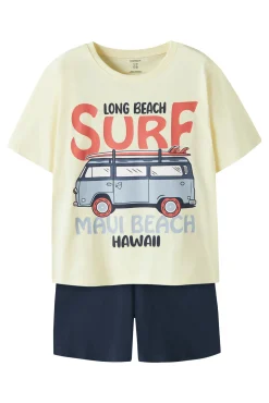 Conjunto de T-shirt e bermuda