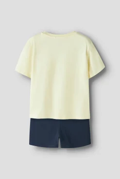 Conjunto de T-shirt e bermuda