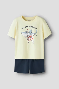 Conjunto de T-shirt e bermuda