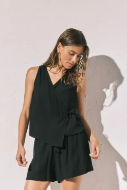 Conjunto colete e calções preto