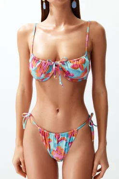 Conjunto de biquíni franzido floral