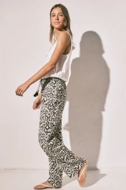 Conjunto de calça e t-shirt