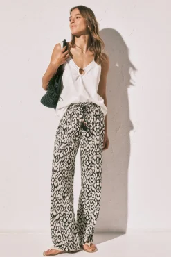 Conjunto de calça e t-shirt