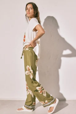 Conjunto de calça e t-shirt