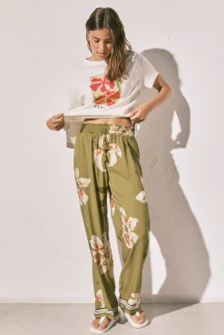 Conjunto de calça e t-shirt