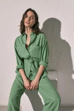 Conjunto de camisa e calças