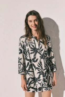 Conjunto de camisa e calções estampados