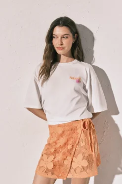 Conjunto de pareo, t-shirt, chinelos e mala