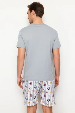 Conjunto de pijama curto de riscas e animais