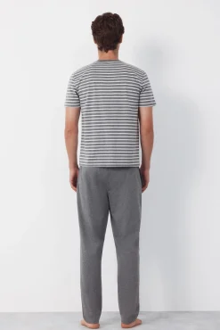 Conjunto de pijama em malha
