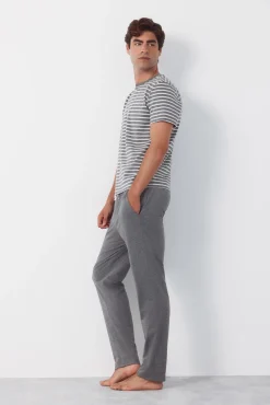 Conjunto de pijama em malha