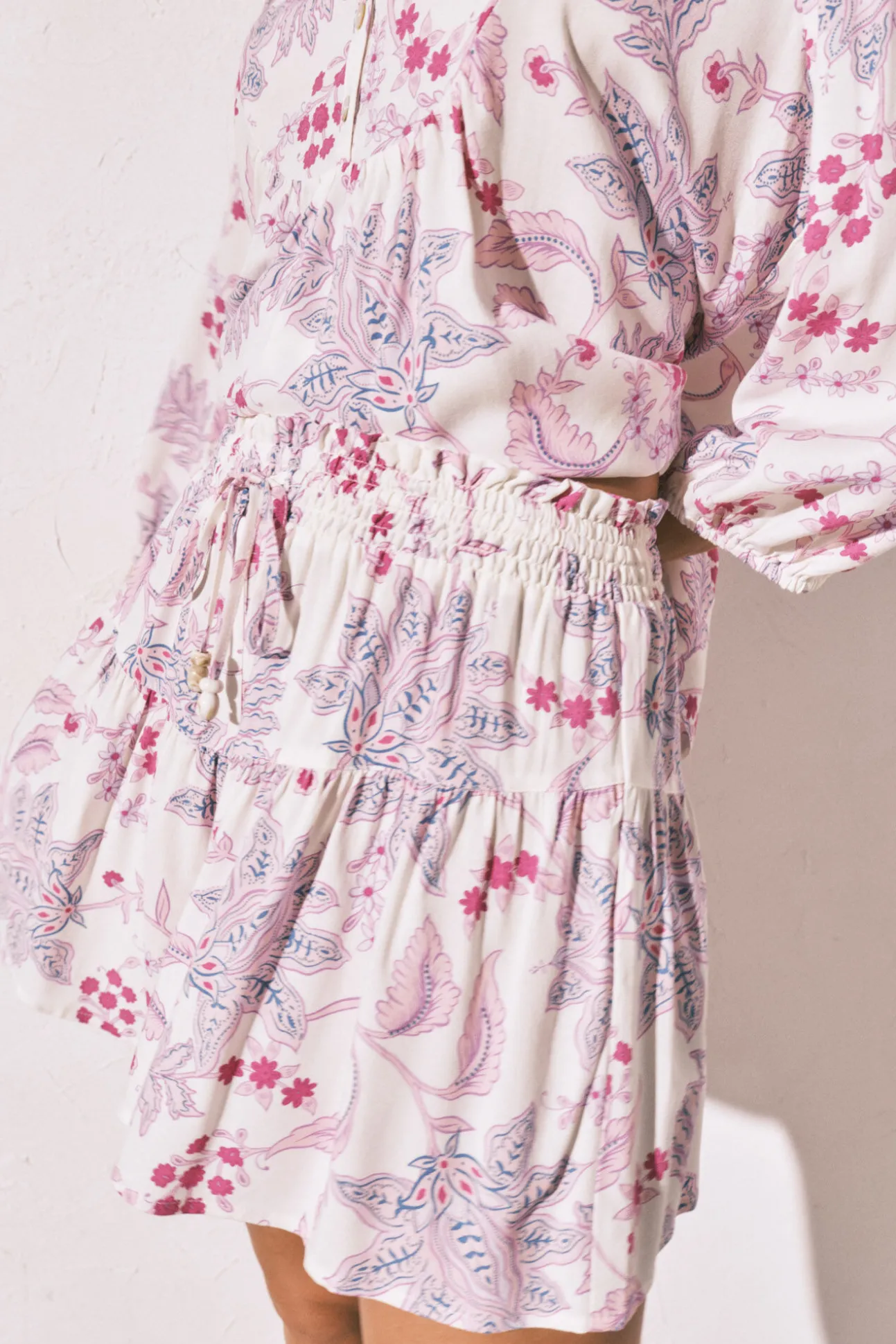 Conjunto de saia e camisola estampadas