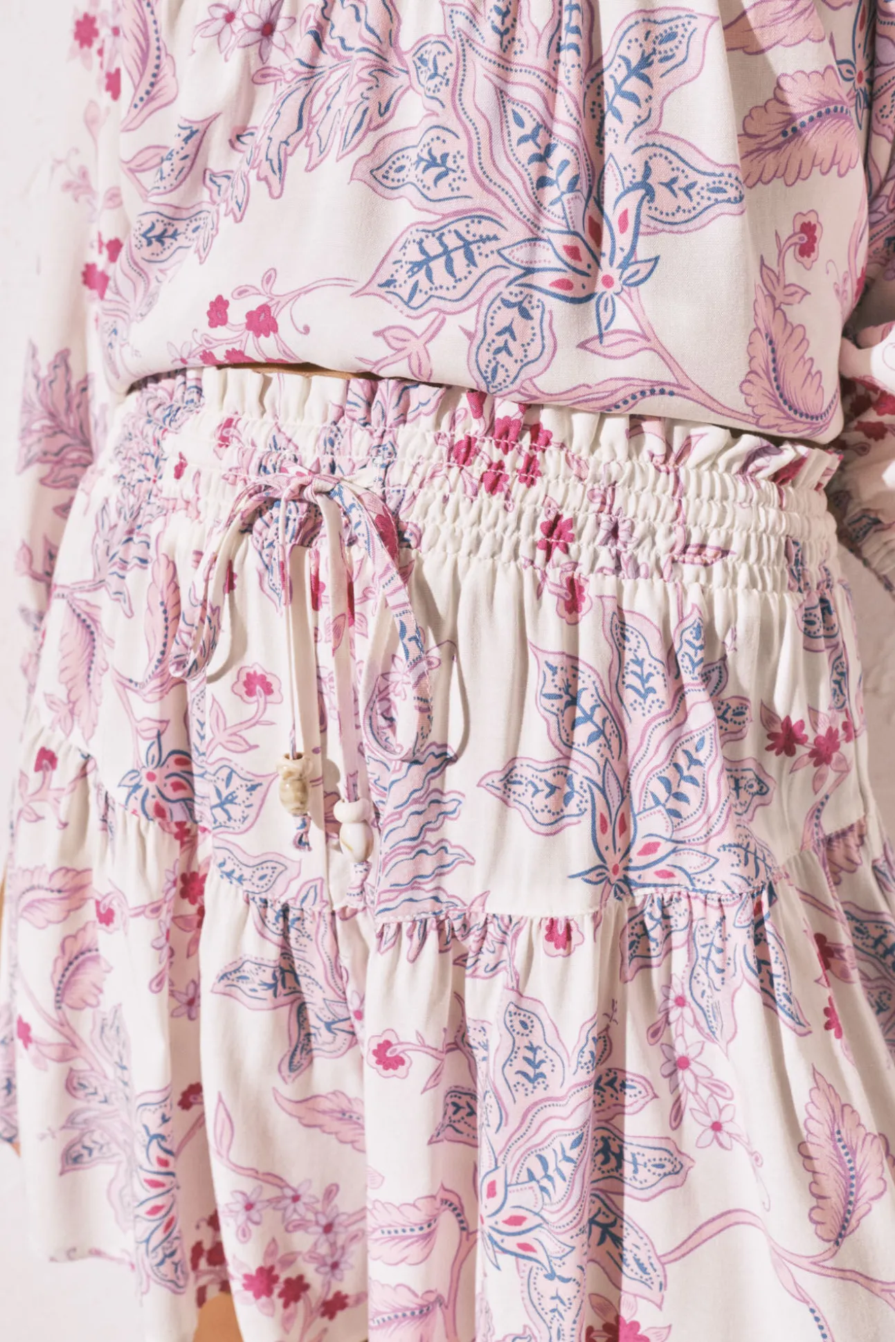 Conjunto de saia e camisola estampadas