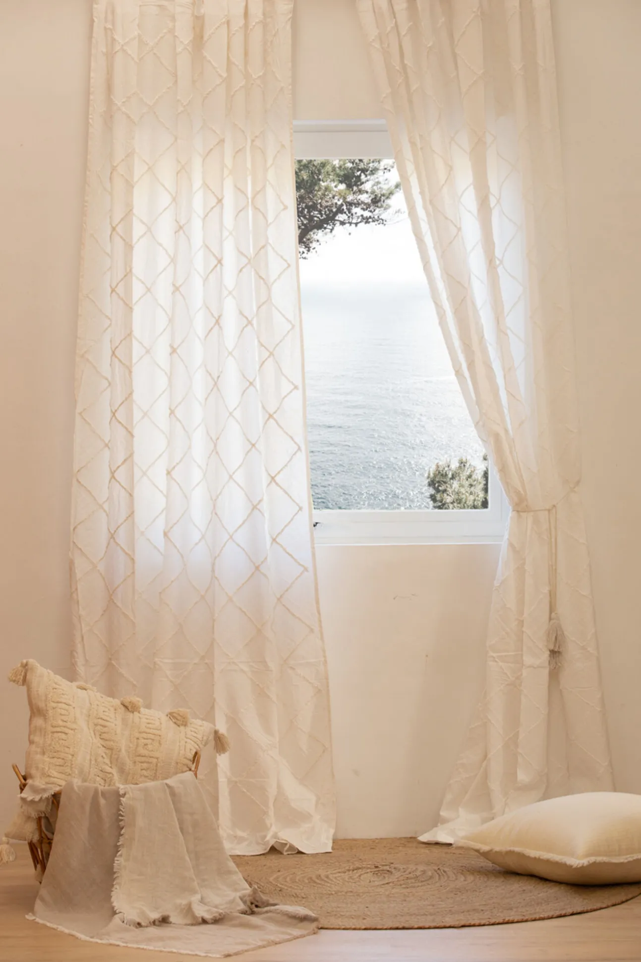 Cortina em algodão com relevo de losangos branca Royal 140x280