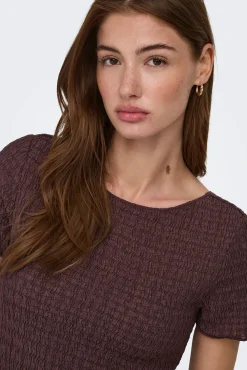 Crop top com estrutura