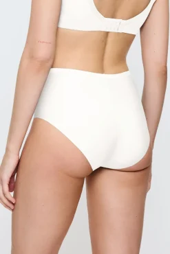 Cueca alta invisível moldadora