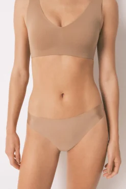 Cueca bege clássica de corte limpo