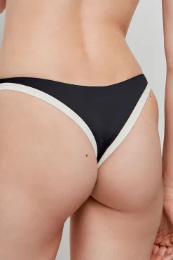Cueca biquíni brasileira preta