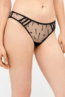 Cueca bordada em tule e cetim
