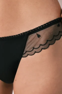 Cueca brasileira em tule bordado preta