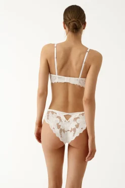 Cueca clássica em renda branca