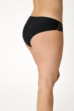 Cueca clássica em renda preta