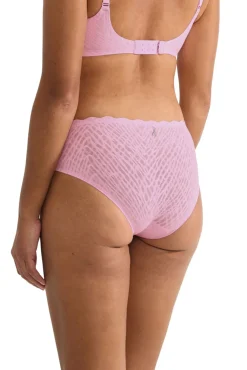 Cueca clássica invisível com renda