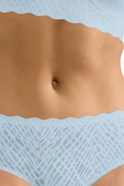 Cueca clássica invisível com renda