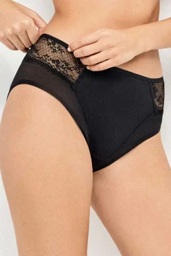 Cueca corte biquíni em renda e tule
