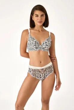Cueca culotte cintura alta em renda floral
