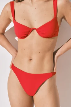 Cueca de biquíni brasileira cintura alta vermelha