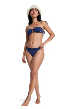 Cueca de biquíni brasileira com brilho