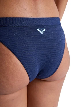 Cueca de biquíni brasileira com brilho