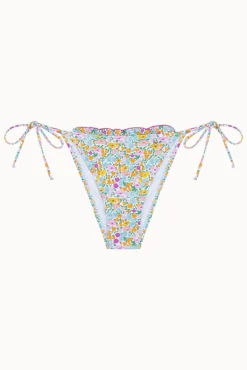 Cueca de biquíni brasileira com folho floral