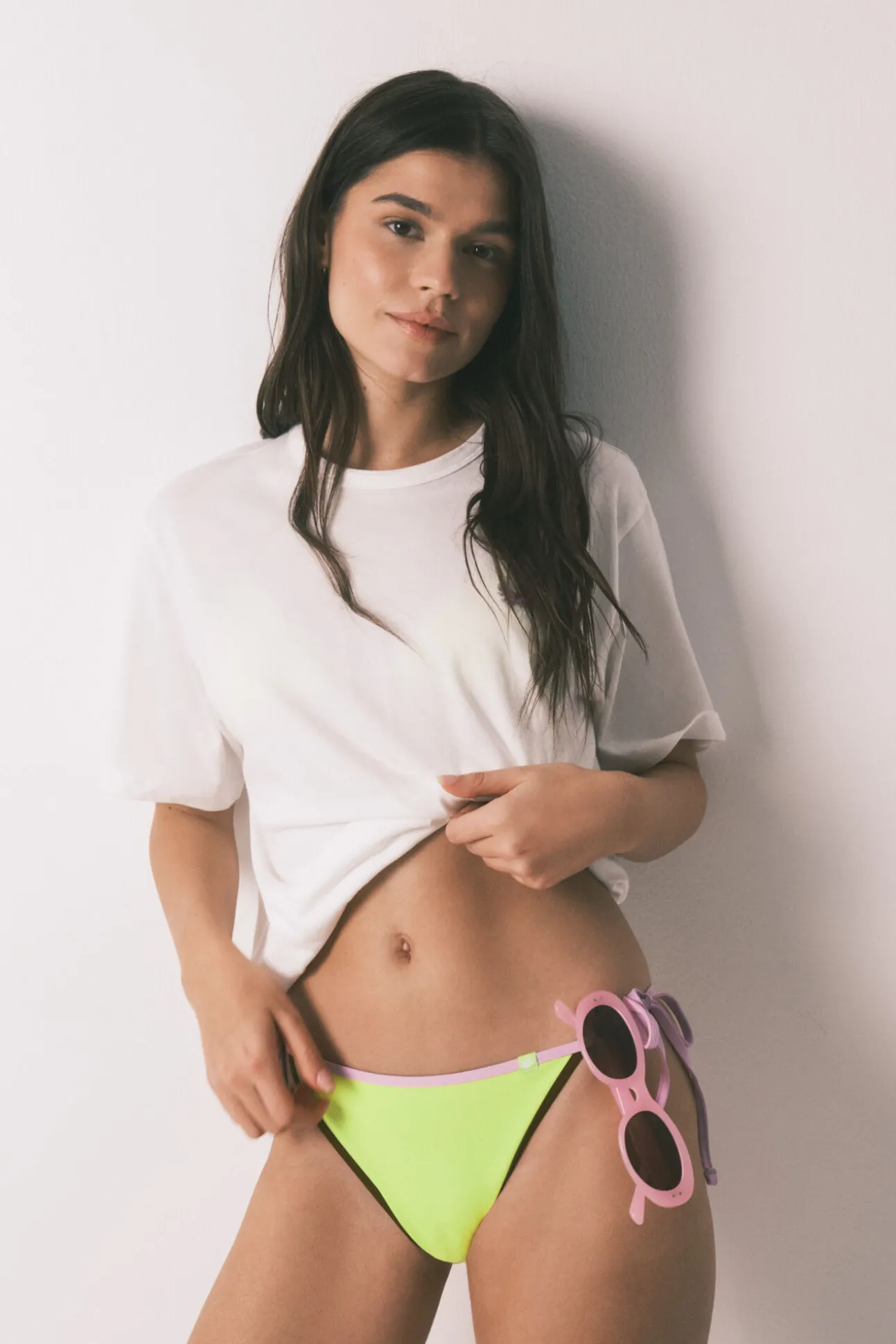 Cueca de biquíni brasileira de tiras amarela
