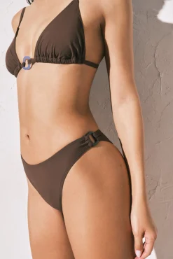 Cueca de biquíni brasileira efeito U marrom