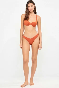 Cueca de biquíni brasileira em piqué lurex dourado