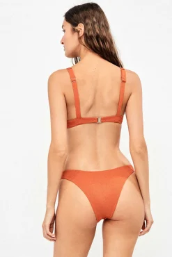 Cueca de biquíni brasileira em piqué lurex dourado