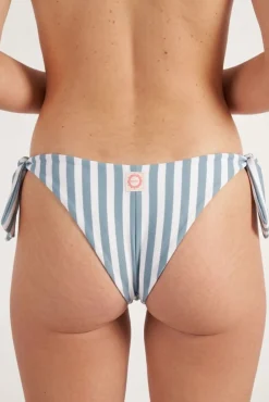 Cueca de biquíni brasileira às riscas
