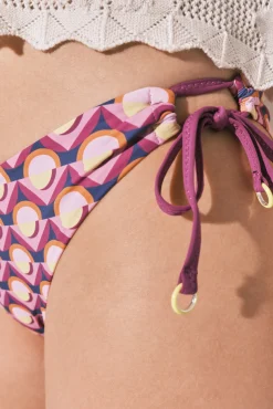 Cueca de biquíni clássica efeito U estampada