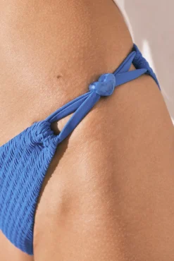 Cueca de biquíni clássica efeito U losango azul
