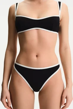 Cueca de biquíni clássica minimalista