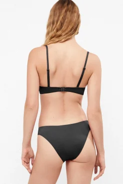 Cueca de biquíni de renda nas laterais