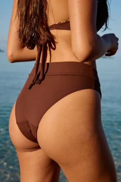 Cueca de biquíni menstrual cintura alta fluxo moderado chocolate